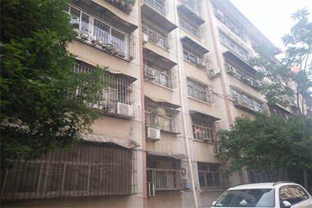 南湖金屋小区南区3室2厅1卫68万111m2精装修出售